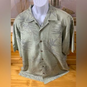 Tommy Bahama Men's Large Green w/Leaves Short Sleeve 100 % Silk Button Down.